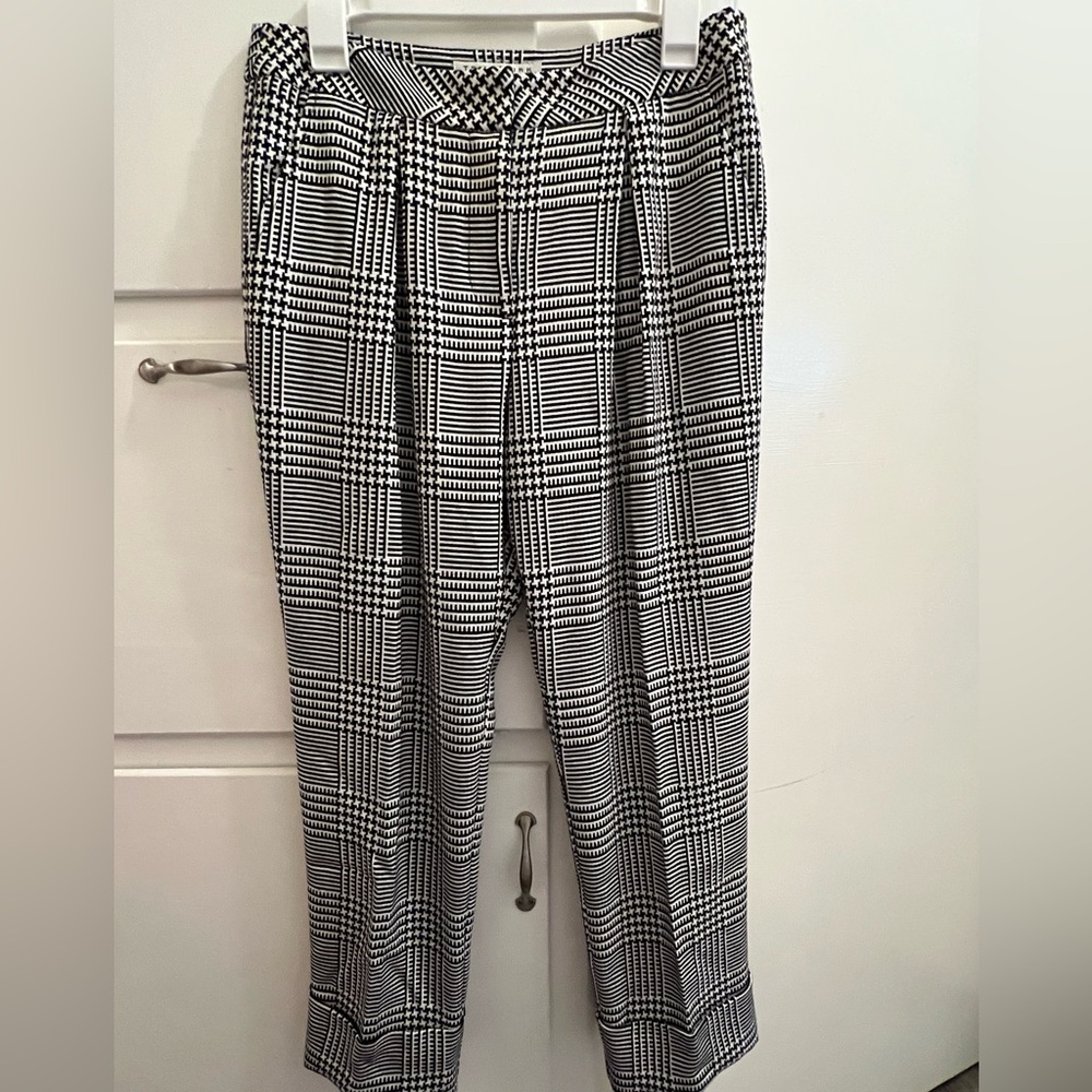 Trina Turk size 6 cuffed knit trousers